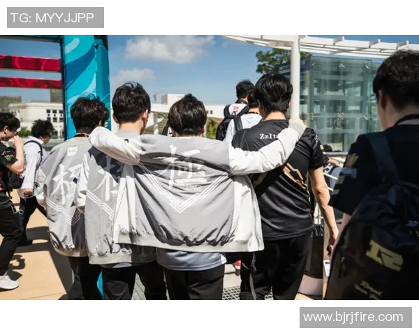 和平精英IG战队在S15电竞总决赛中的默契配合与战术分析